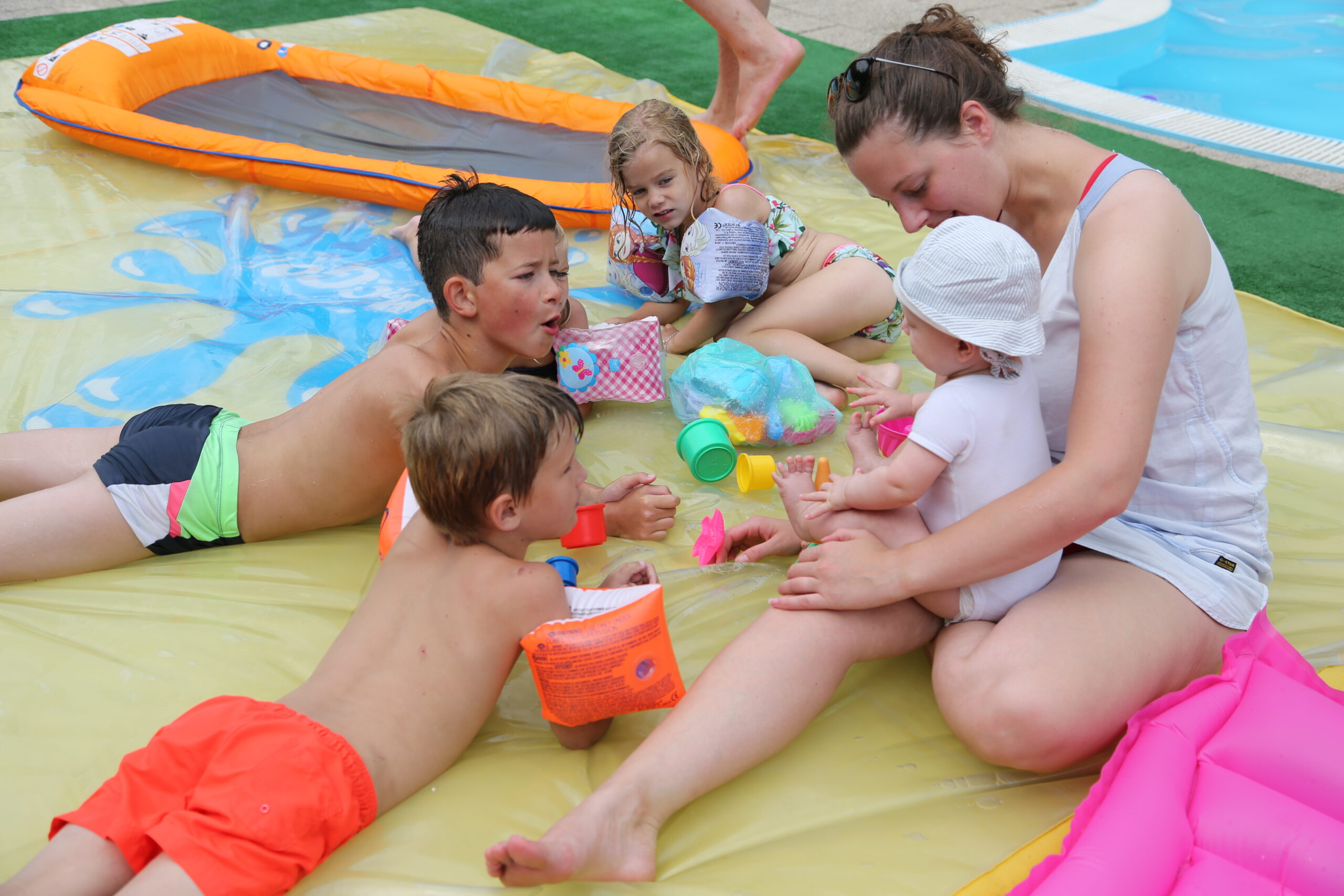 Amusement rond de zwembaden - Mladost Grote Vakantiewoning in Slovakije